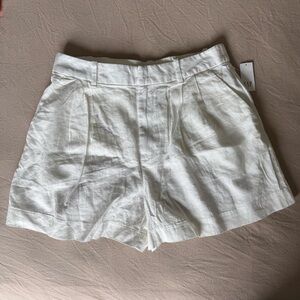 GAP - White Linen Shorts with Pleated Front